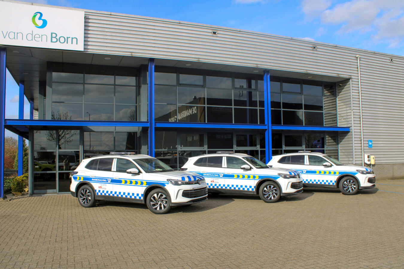 handhavingsvoertuigen-opgebouwd-door-van-den-born-carrosserie