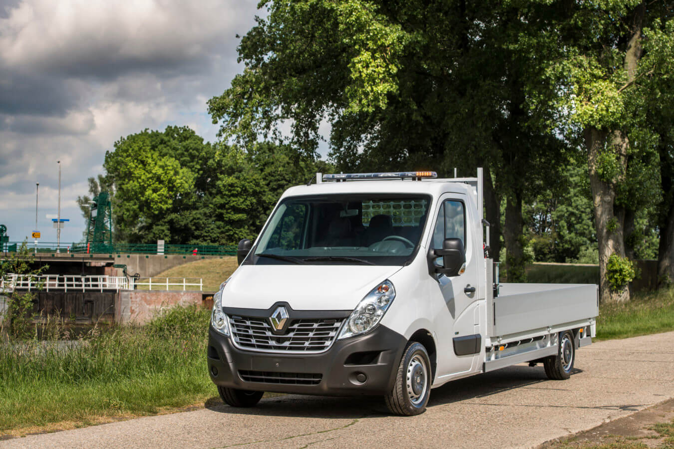 Open laadbak op chassis cabine