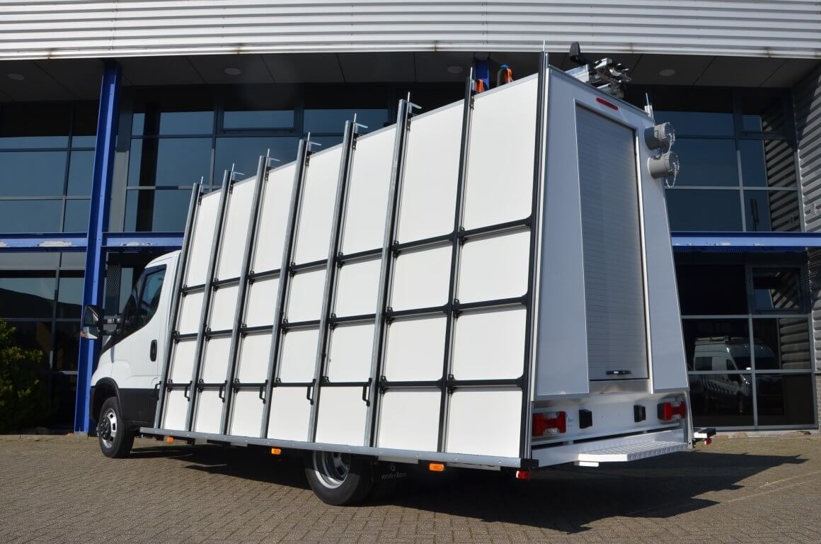 glasrasteel op chassis-cabine