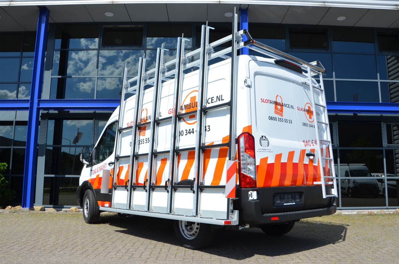 Ford Transit met EUROBORN glasrasteel en ALU-Top imperiaal