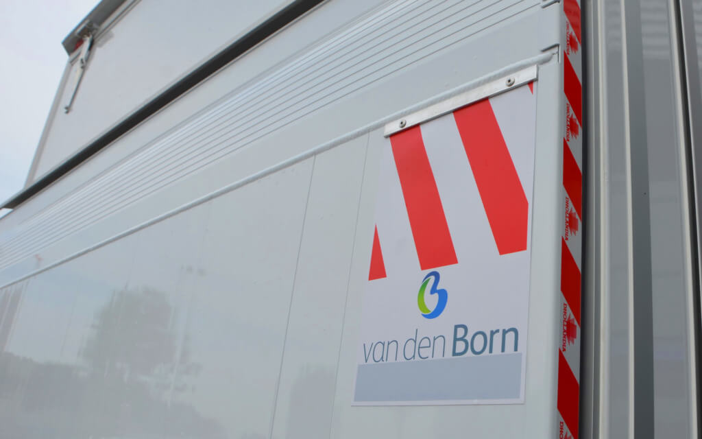 laadklep dhollandia met van den born logo