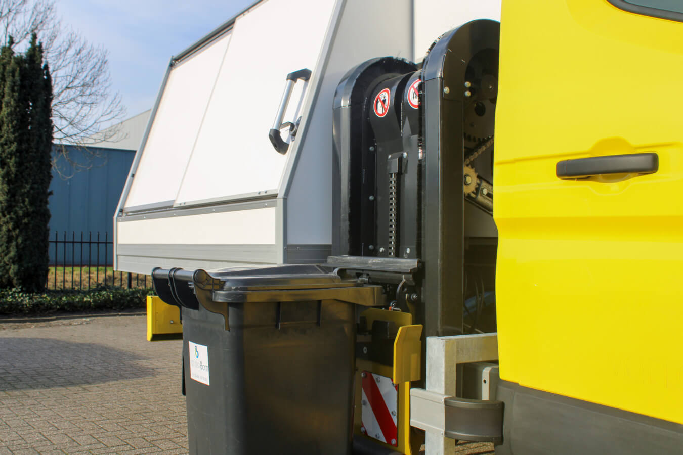 ERGO veegvuilopbouw met E-lifter elektrische zijbelader